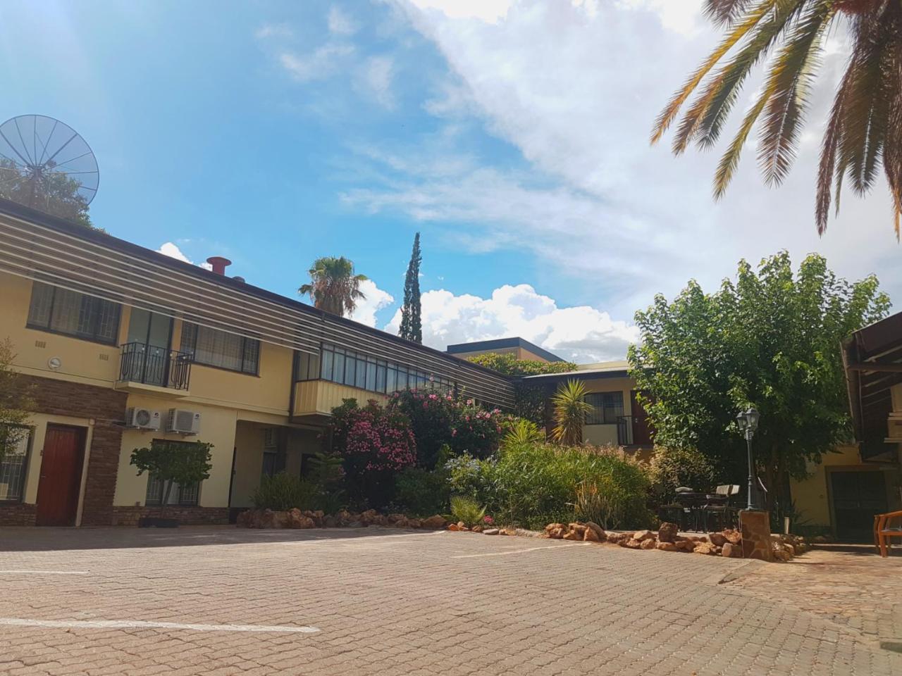 Hotel Pension Steiner Windhoek Kültér fotó